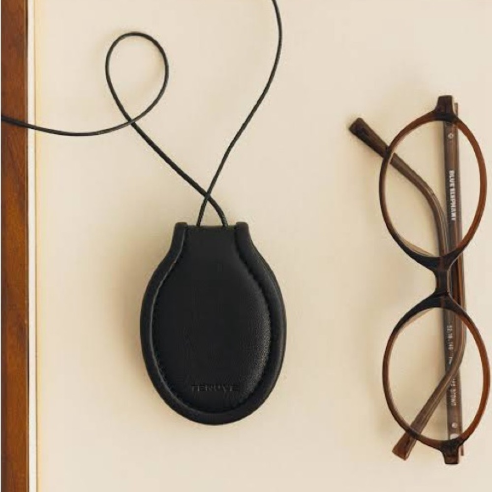 Tenuve Glasses Holder Necklace - Picture 3 of 8